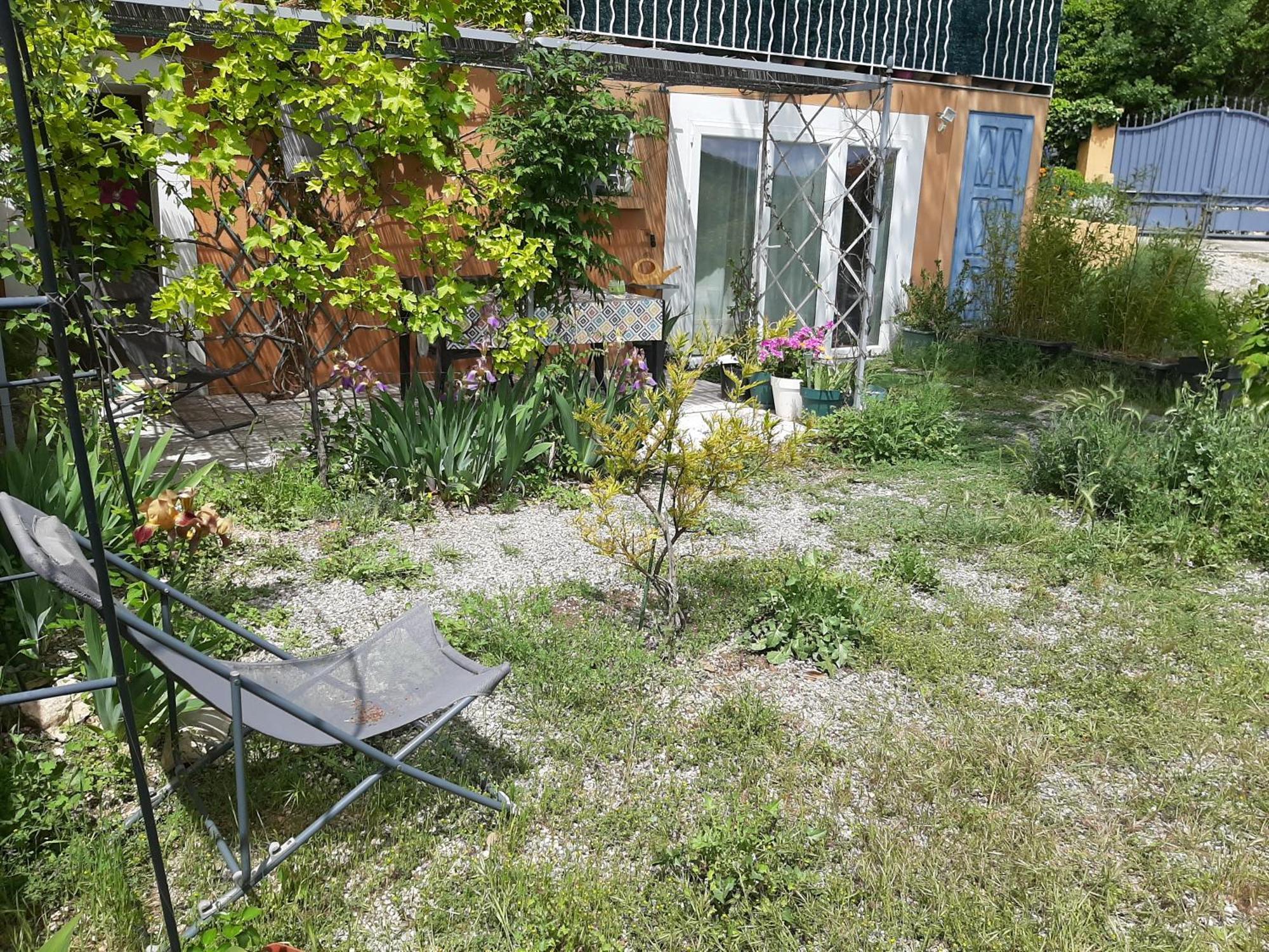 T.Belle Vue Panoramique Au Coeur Du Luberon 40M2 + Pergola . Jardin. P Apartment Apt Luaran gambar