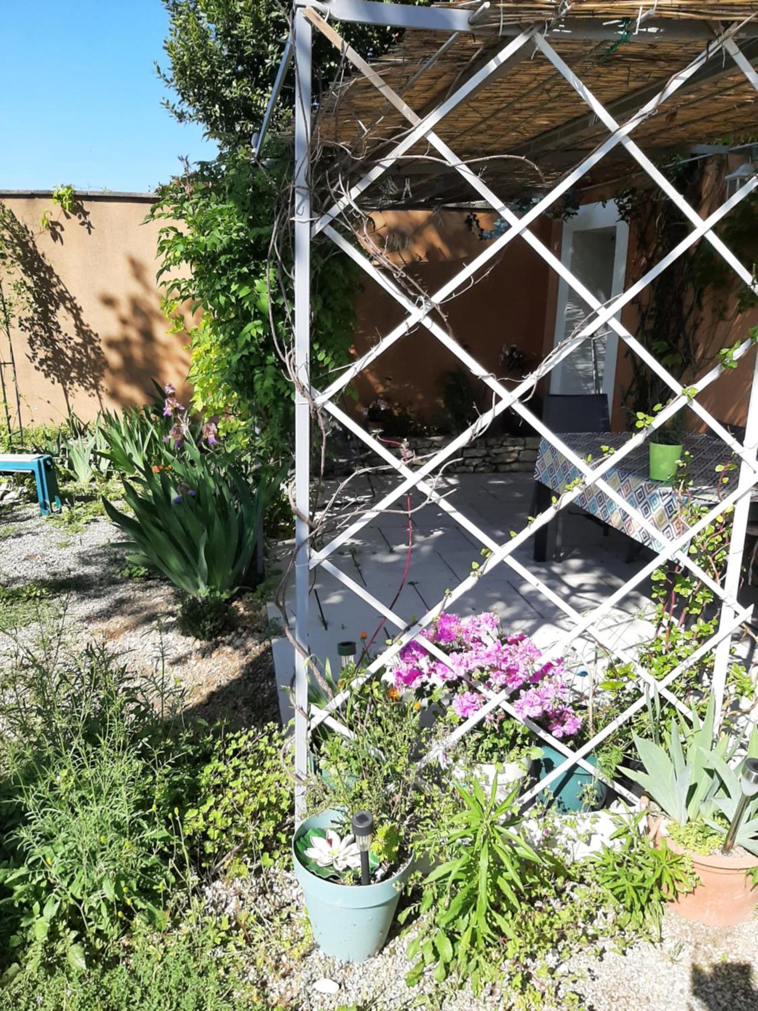 T.Belle Vue Panoramique Au Coeur Du Luberon 40M2 + Pergola . Jardin. P Apartment Apt Luaran gambar